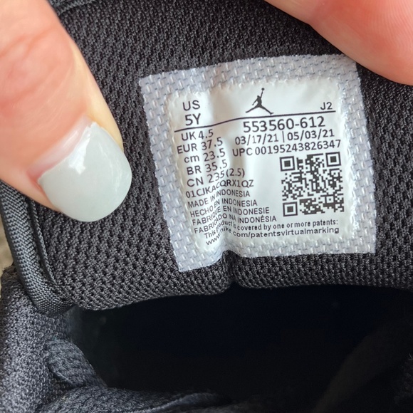 Nike NEW Air Jordan 1 Low GS Bred Toe Sneakers Size 5 Youth W/Original Box - Picture 2 of 11